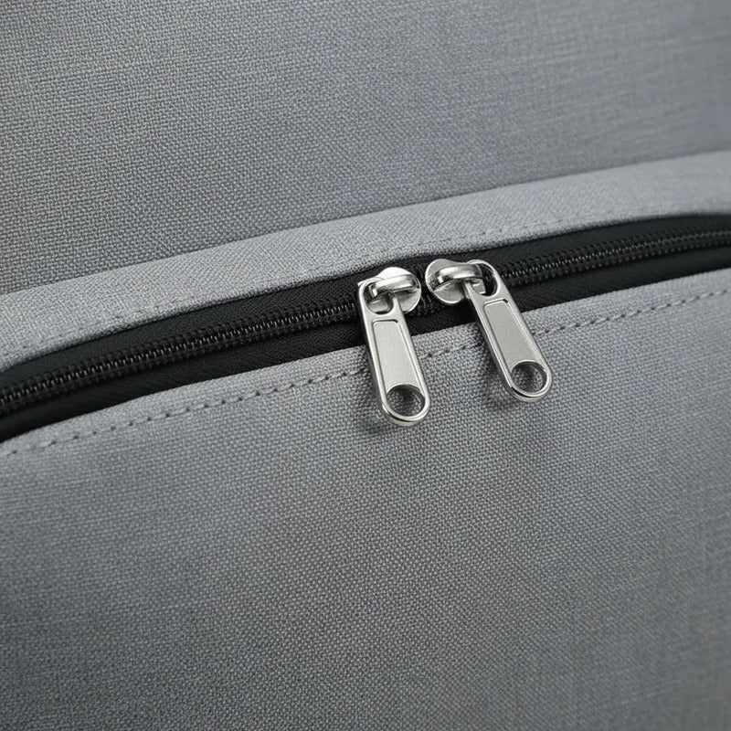 Pañalera Tipo Morral  Con Bolsillos Termicos Y Cambiador Gris Liso