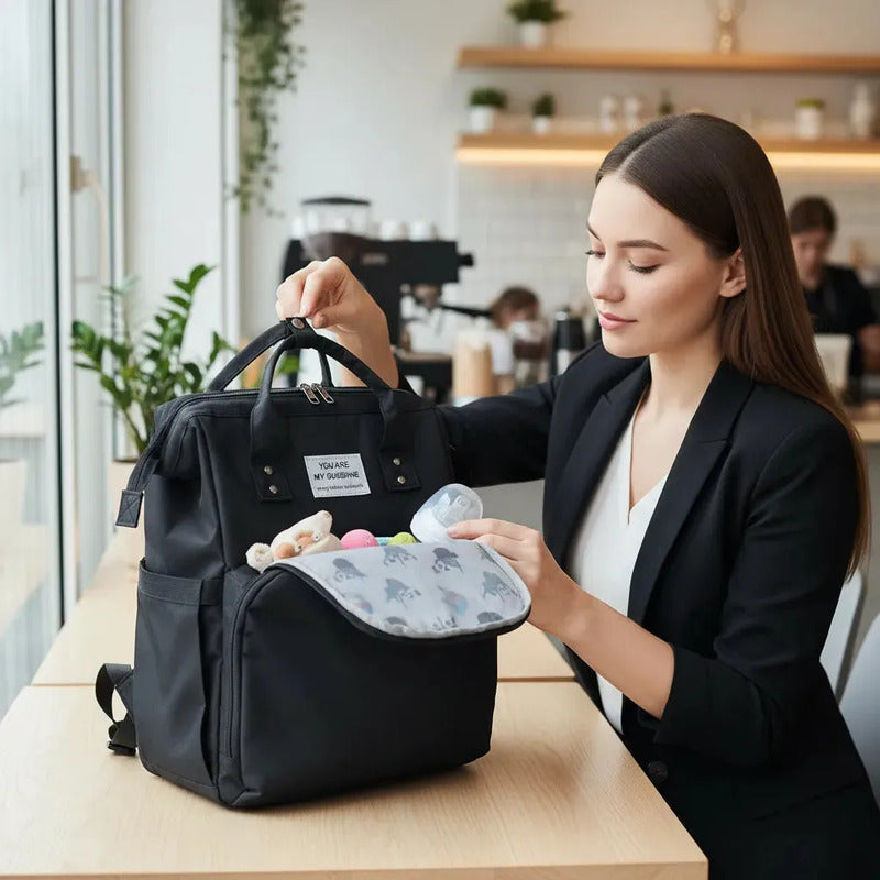 Pañalera Multifuncional Bebe Mochila Con Puerto Usb 10984-1 Negro Liso