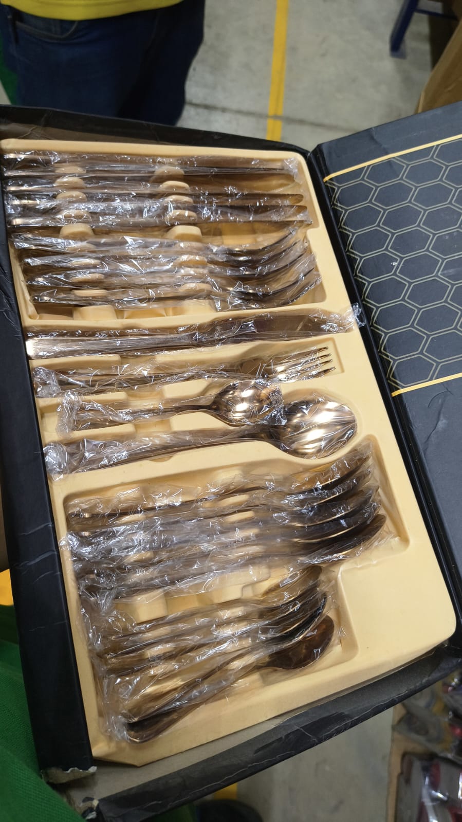 Juego De Cubiertos Set 24 Piezas Acero Inoxidable (Liquidación por Empaque )