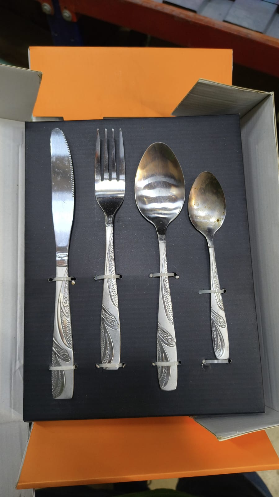 Set Cubiertos 24 Piezas Acero Inoxidable(Liquidación por empaque)